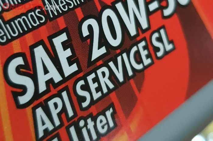 Api service menunjukan kualitas oli mesin motor 