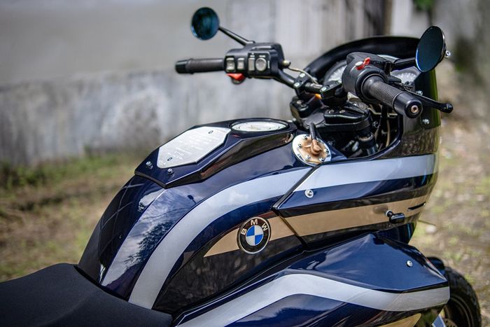 Tangki custom BMW R 1200 RT kini menampung 9-10 liter bensin