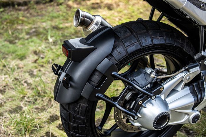 Mud guard memberi perlindungan BMW R 1200 RT dari cipratan air