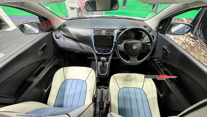 aksen dual tone ikut masuk ke dalam kabin