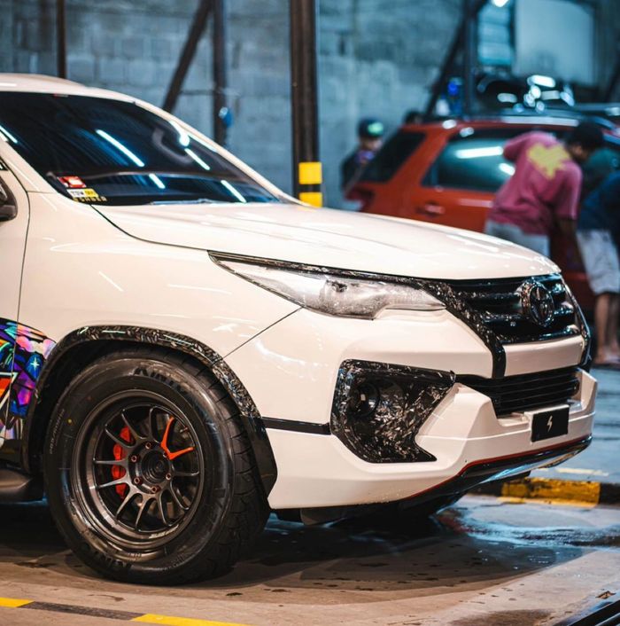 Tampang depan modifikasi Toyota Fortuner samlong