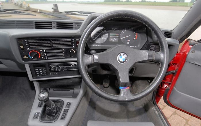 Interior BMW Seri 6 generasi E24