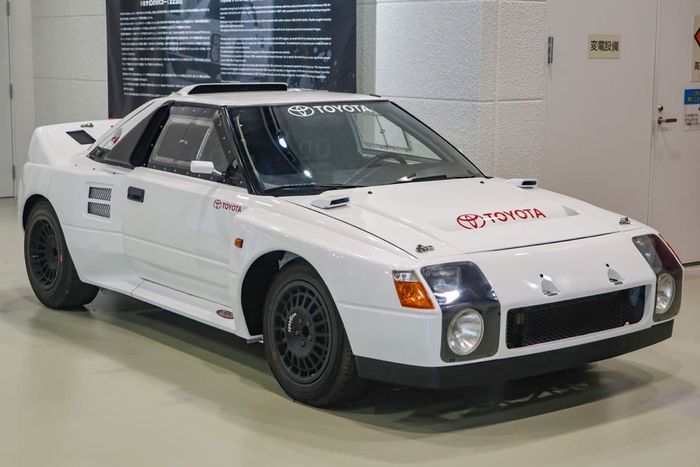 222D, mobil reli prototipe dari Toyota yang awalnya dipersiapkan untuk Grup B