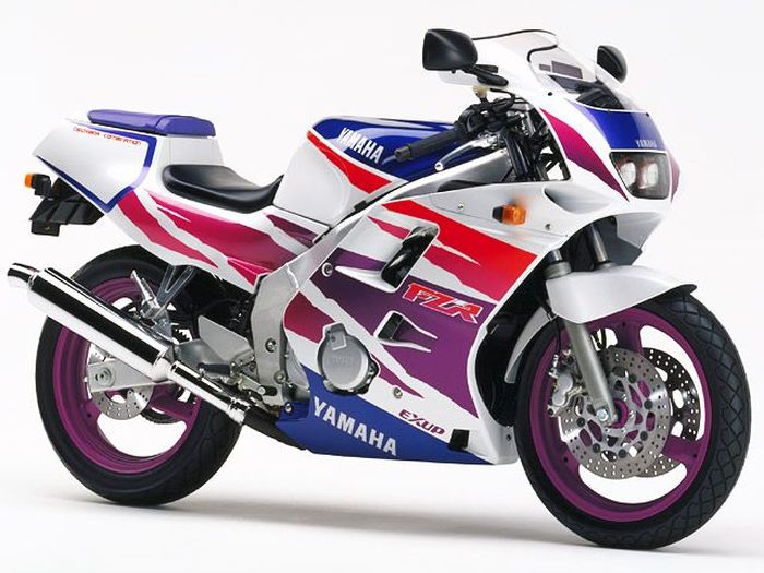 Generasi kedua Yamaha FZR250R diberikan desain fairing dan rangka baru
