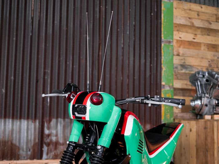 Antena Belalang Tempur ini pakai antena radio yang bisa dipanjang-pendekkan