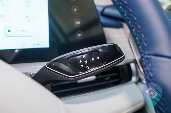 Tuas transmisi Chery Omoda E5 bentuknya seperti tuas lampu sein