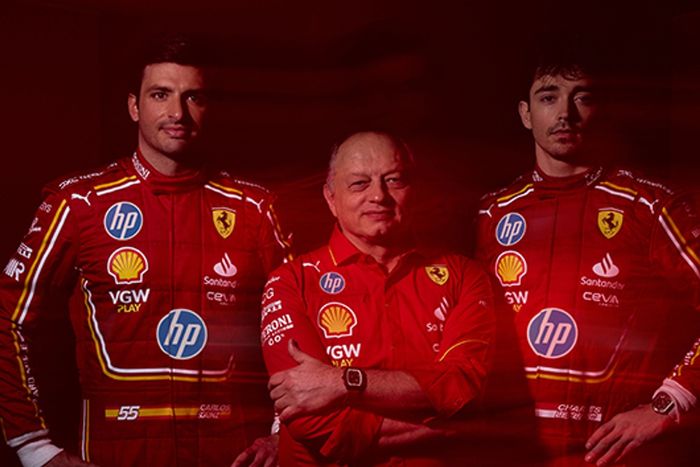 Tampak letak logo HP di baju balap tim Ferrari setelah jadi sponsor utama.
