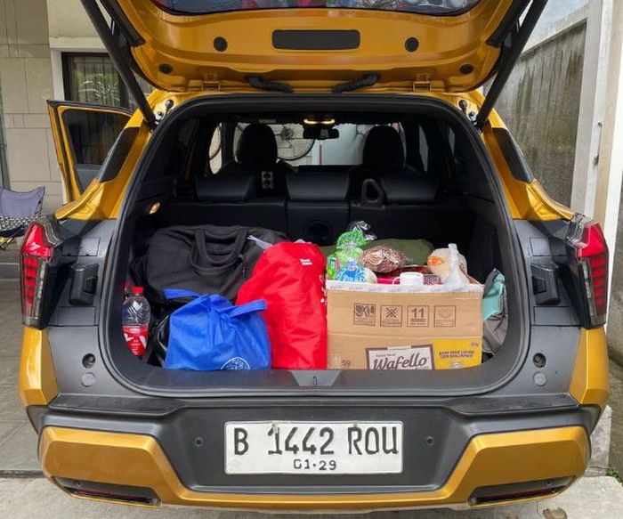 Bagasi yang luas membuat perjalanan yang butuh bawaan banyak lebih nyaman. 