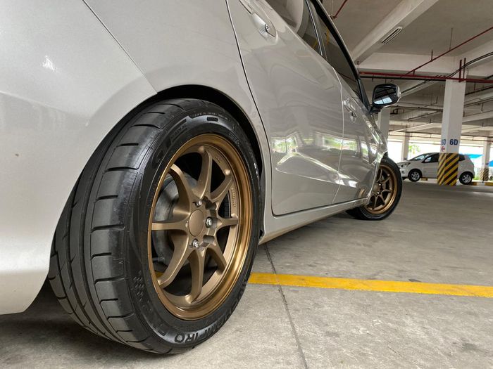 ILUSTRASI Honda Mobilio ganti pelek 15 inci dibalut ban semi slick