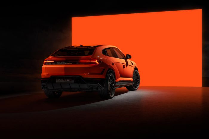 Lamborghini Urus SE memiliki tampilan eksterior yang diubah secara subtil.