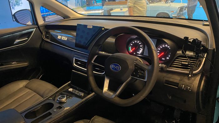 Interior BYD e6 taksi Bluebird.