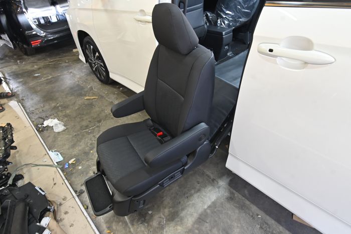 Wheel cab tersedia dalam versi manual dan elektris