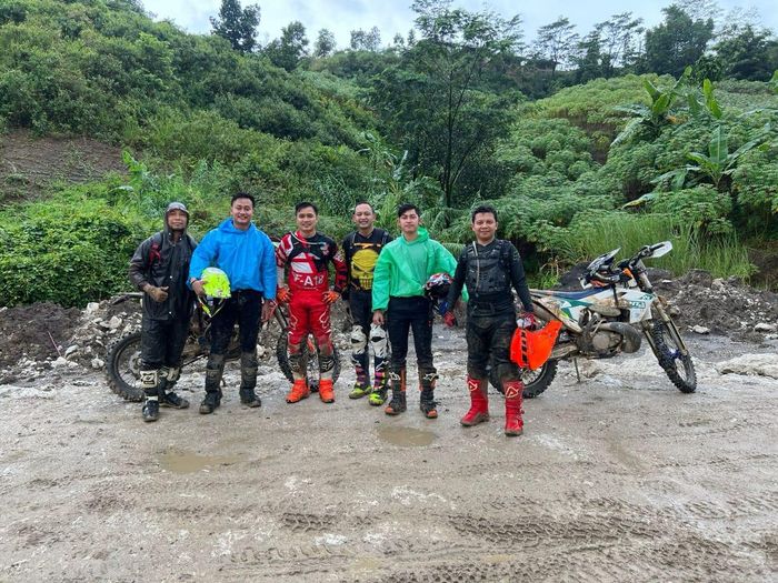 Dulu tidak bisa bawa motor, Kapolsek Tambora kini penghobi Trabasan pakai KTM 250. Begini awal mula ceritanya.