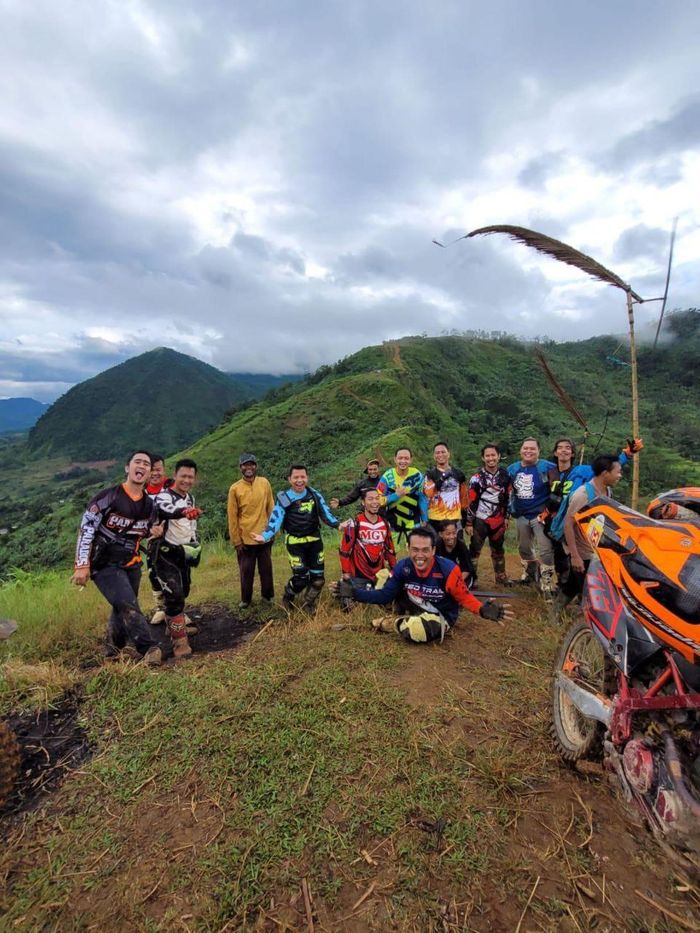 Donny Agung Harvida ini merupakan Kapolsek Tambora tengah berfoto menikmati hobi trabasan
