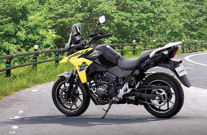 bagian samping belakang sudah dilengkapi side case attachment atau dudukan box