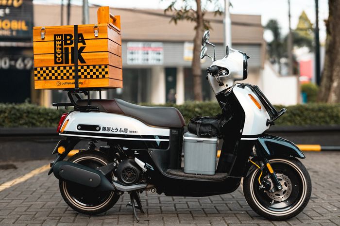 Modifikasi Yamaha Fazzio Hybrid. Tampilan ala mobil Takumi Fujiwara di anime Initial D