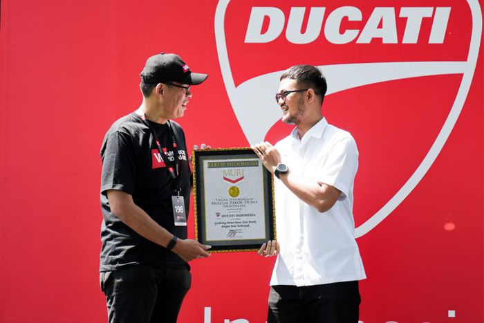 Ducati Indonesia sukses catatkan rekor MURI dengan tajuk penghargaan &ldquo;Pengumpulan Motor Besar Satu Merek dengan Jenis Terbanyak&rdquo;
