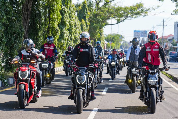 Kegiatan riding WE RIDE AS ONE 2024 diikuti seluruh varian motor Ducati. Mulai dari jenis Superbike, Streetfighter, Diavel, Monster, DesertX, Multistrada, Hypermotard, dan Scrambler
