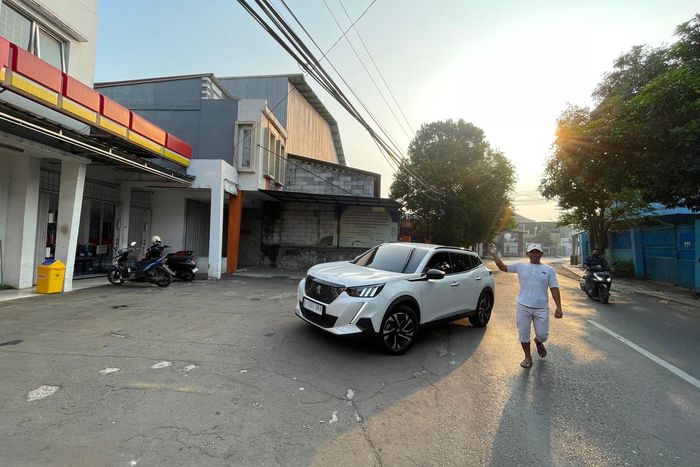 Kusmi (51) juru parkir liar minimarket di Cilangkap, Jakarta Timur