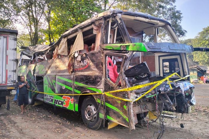 Kondisi bus PO Trans Putera Fajar pasca laka maut di Ciater, Subang, Jawa Barat