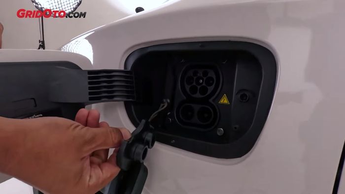 Port CCS 2 pada Neta V-II.