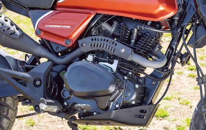 mesinnya pakai model tegak, beda dari kompetitornya yang masih pakai mesin horizontal atau tidur