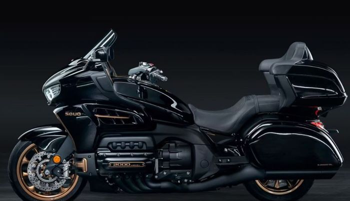 bagian sampingnya mirip Honda Gold Wing
