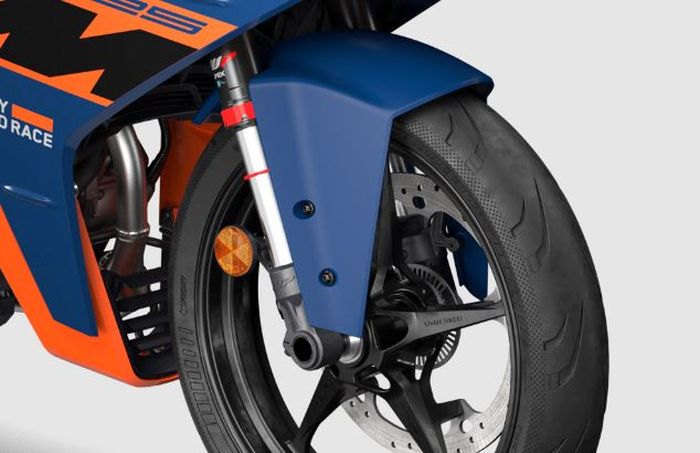 upside down depan menggunakan produk WP Suspension