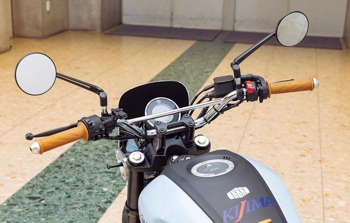 detail kokpit Yamaha XSR 125 Kijima