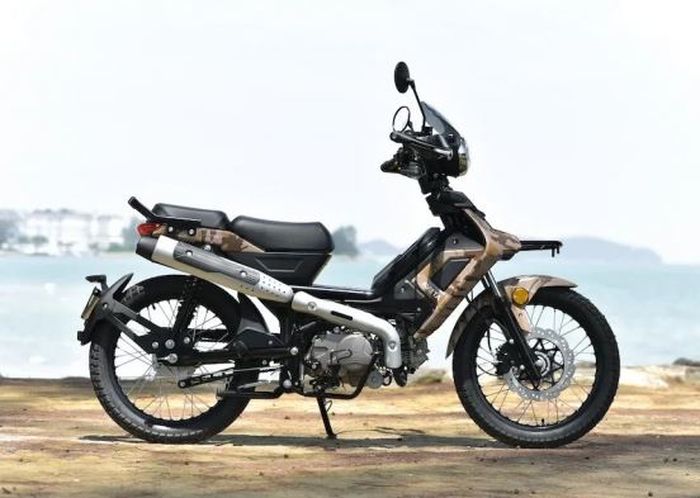 versi Special Edition hadir dengan pelek jari-jari dan ban dual purpose, cocok untuk off-road ringan