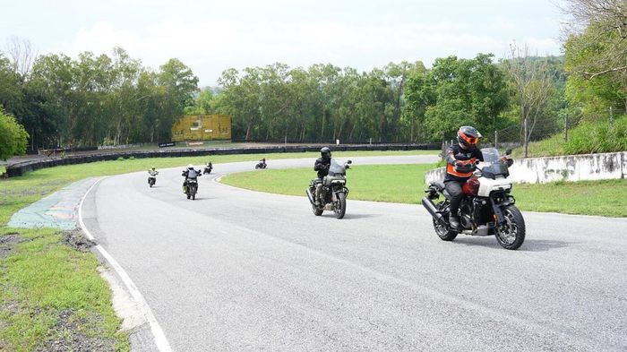 Harley-Davidson Dirt Road Track (DRT) Experience 2024