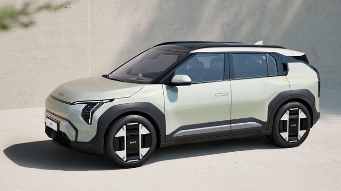 Kia EV3 meluncur sebagai mobil listrik terkecil Kia memakai platform E-GMP.