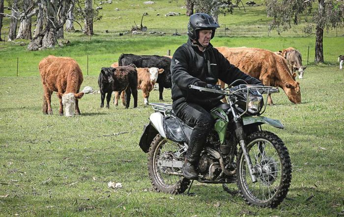 Kawasaki Stockman cocok dipakai di pertenakan, perkebunan, pertambangan, dan medan kerja lainnya