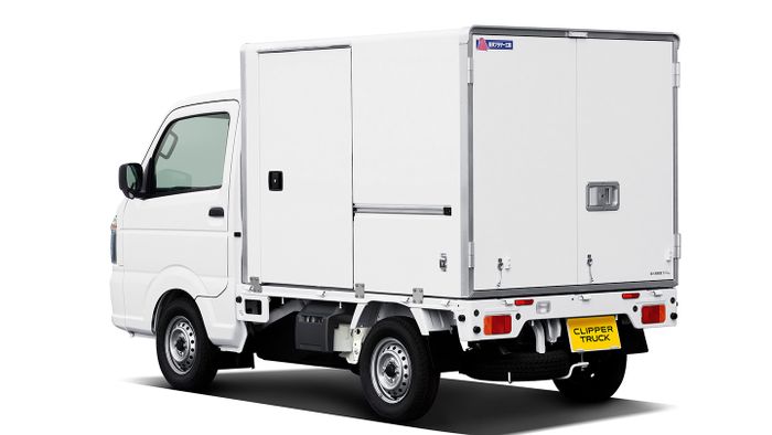 Nissan Clipper Truck dengan modifikasi boks.
