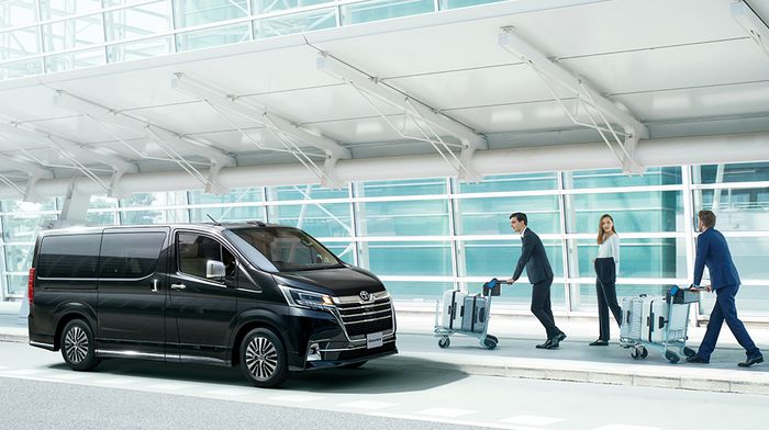 Secara rupa dan teknis, Toyota Majesty masih serupa dengan Toyota GranAce.