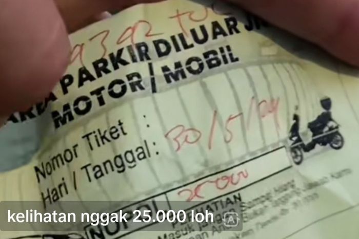 Parkir liar motor Rp 25 ribu