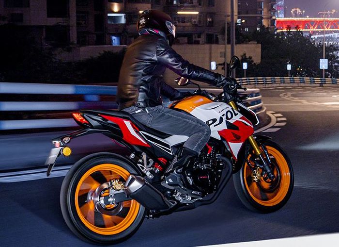 tampak buritan Honda CB190R