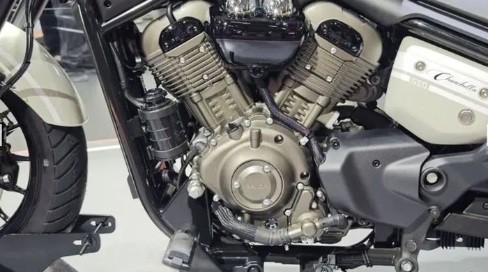 mengusung mesin V-Twin 550 cc