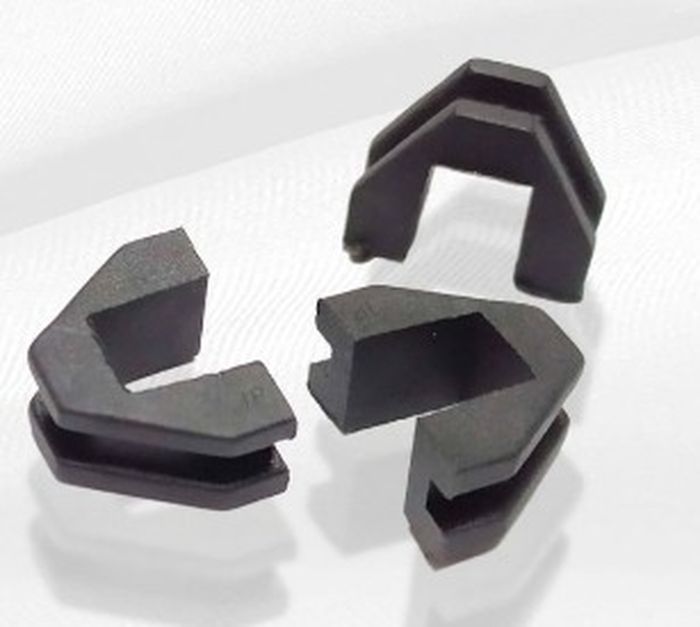 Slidernya mempunyai bahan yang sama dengan roller yaitu Polyamide DH46