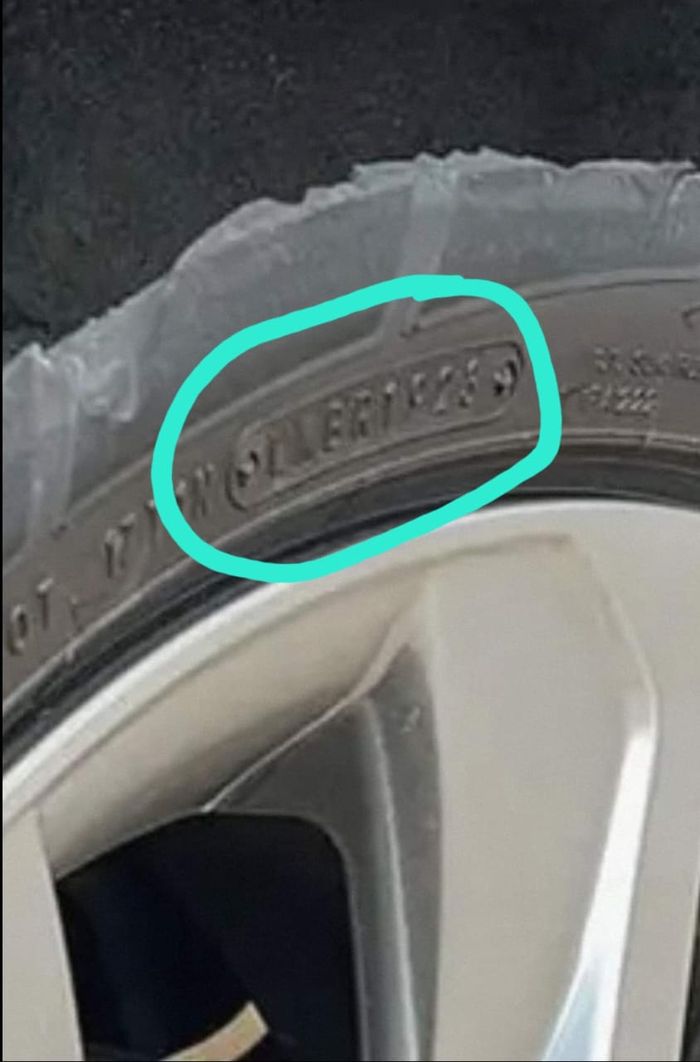 Kode produksi ban tertera tahun 2023