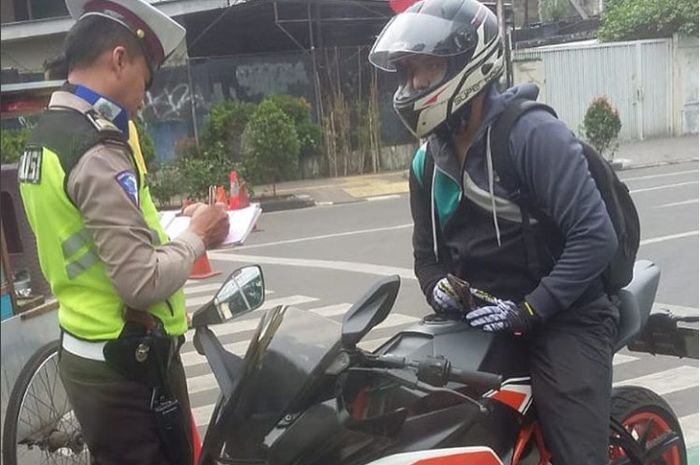 Polisi akan mengeluarkan aturan baru tilang sistem poin, tidak pakai pelat nomor kendaraan dikenakan poin dan SIM bisa dicabut.