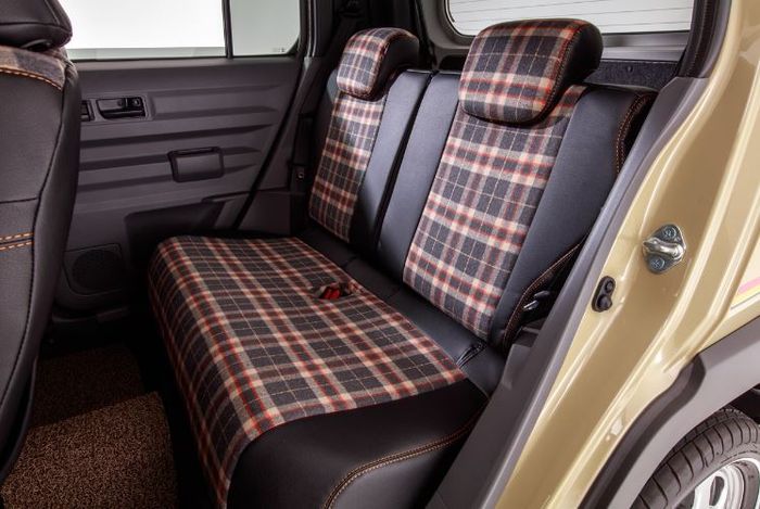 lapisan joknya memiliki motif mirip kemeja flanel