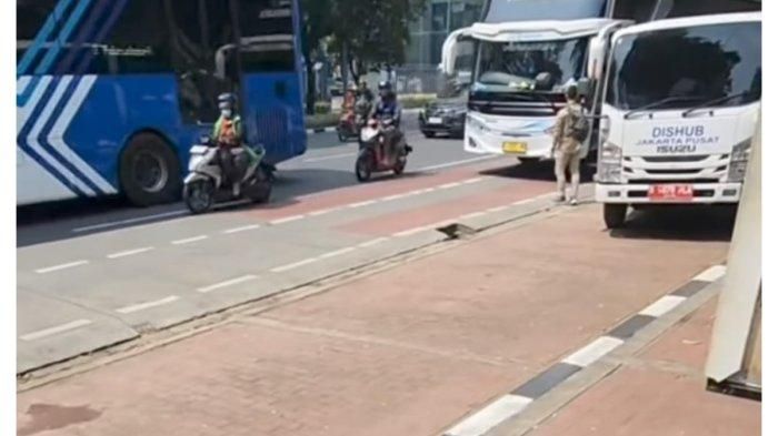 Bus pariwisata dipalak parkir Rp 300 ribu di masjid Istiqlal