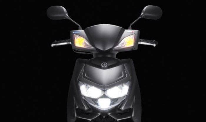 desain headlamp sekilas mirip Yamaha NMAX Turbo namun dengan sorot lebih lebar