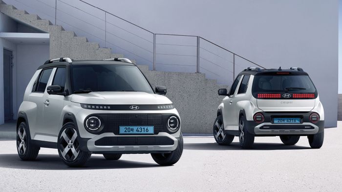 Hyundai Casper Electric warna Aero Silver Matte two-tone.