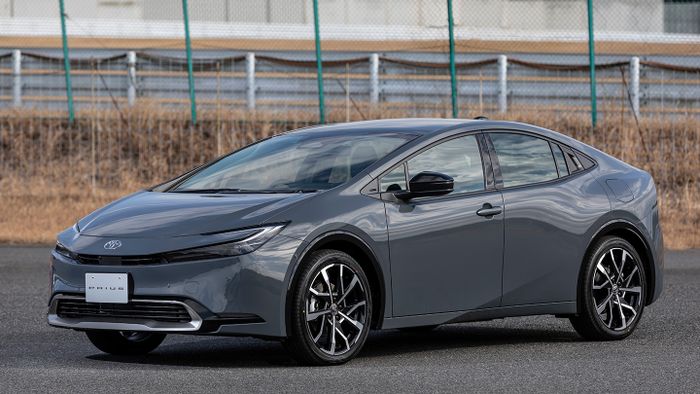 Toyota Prius PHEV.