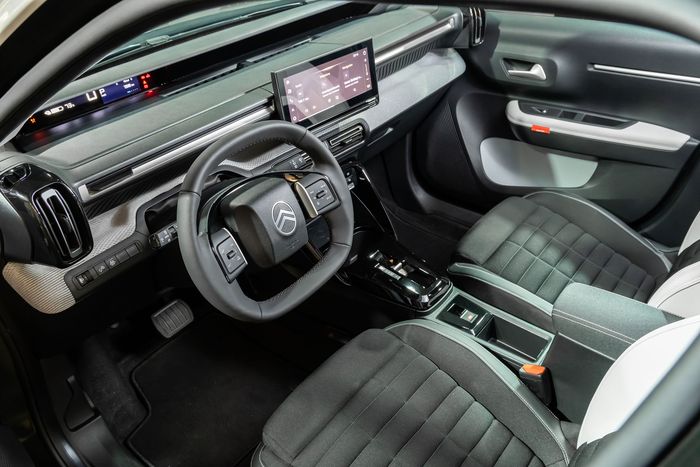 Interior Citroen C3 Aircross versi Eropa.