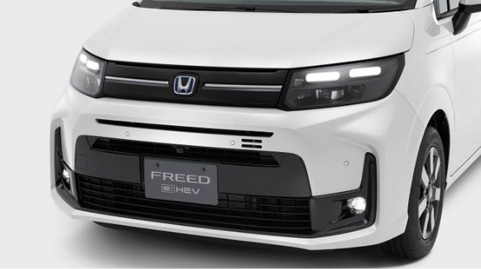 Bumper depan Honda Freed e:HEV Superior Style.
