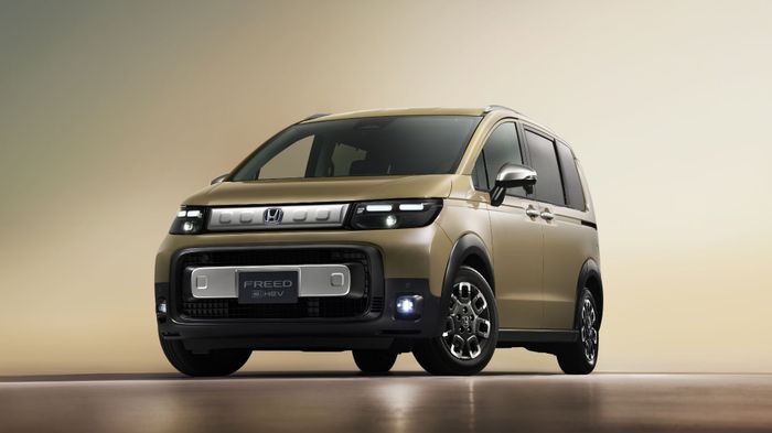 Honda Freed e:HEV Crosstar