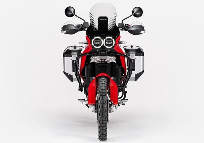 fascianya punya gaya neo retro dengan dua headlamp membulat